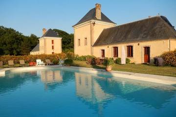Gîte pour 8 personnes, avec terrasse à Tuffé