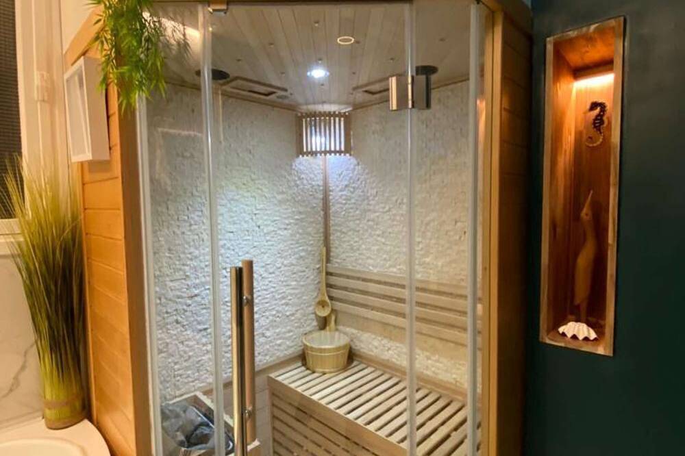 Entire apartment, Your Stopover - Boule d'or Sauna & Spa in Niort, Niort region