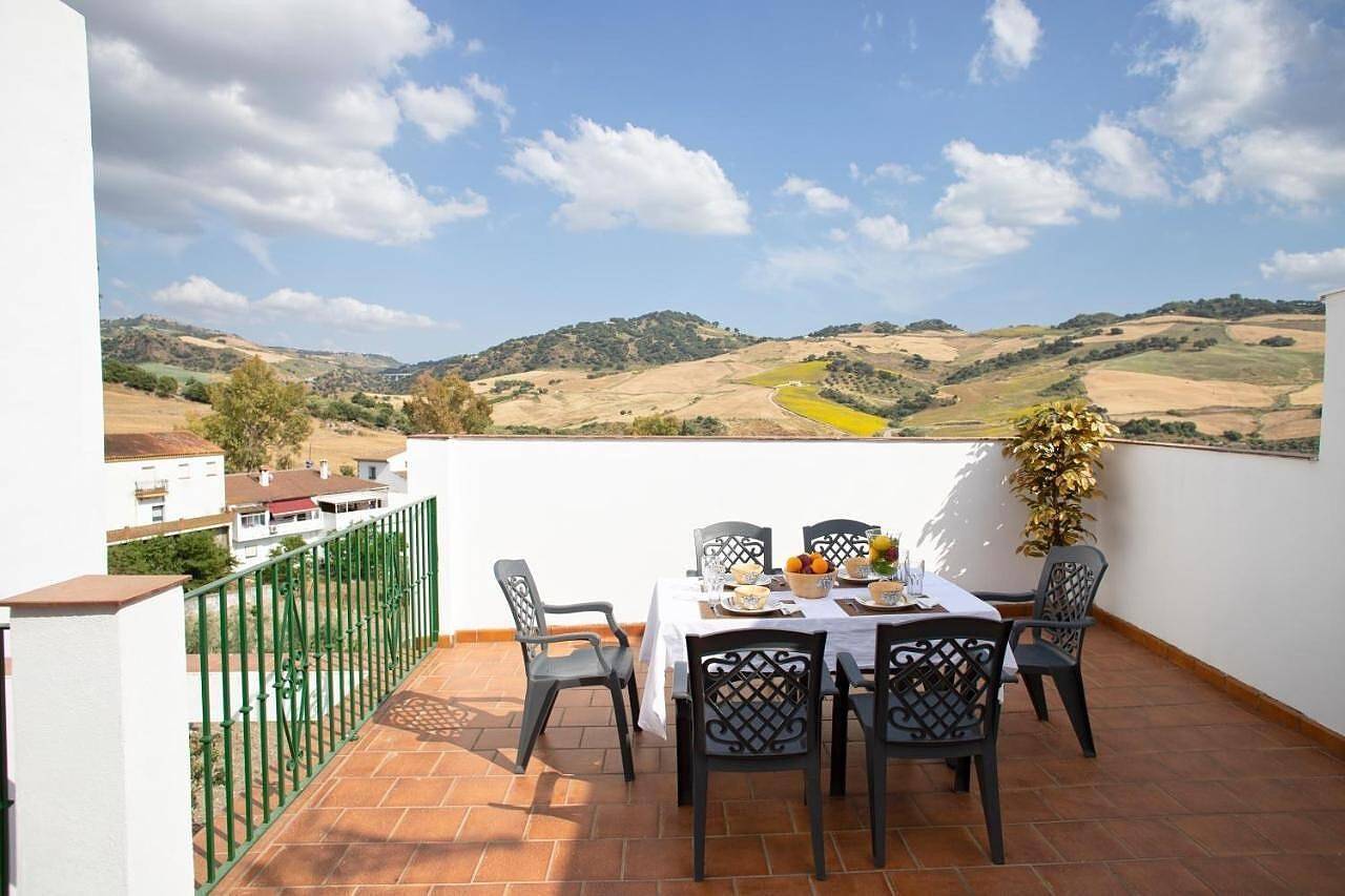 Ferienhaus "Casa Montelucía" mit Bergblick, Terrasse und Wlan in Montecorto, Málaga Provinz
