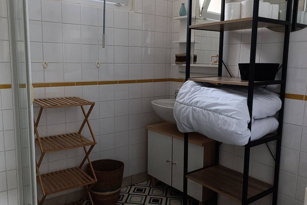 Appartement entier, Le cocon de Neptune, studette à 20 m de la plage ! in Arromanches-les-Bains, Région de Bayeux