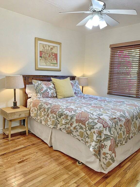 Spanischer Bungalow mit Whirlpool! In der Nähe der Innenstadt und einfachen Zugang zum Weinland in Napa, Napa Valley