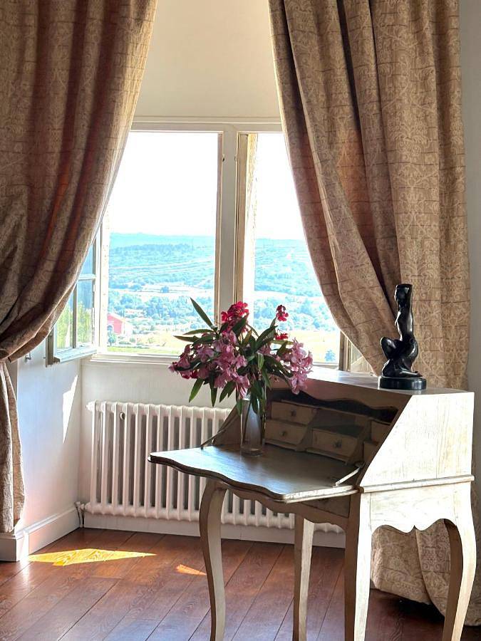 Deluxe Double Room with Bath in Saint-Maximin (Nimes), Région de Nîmes