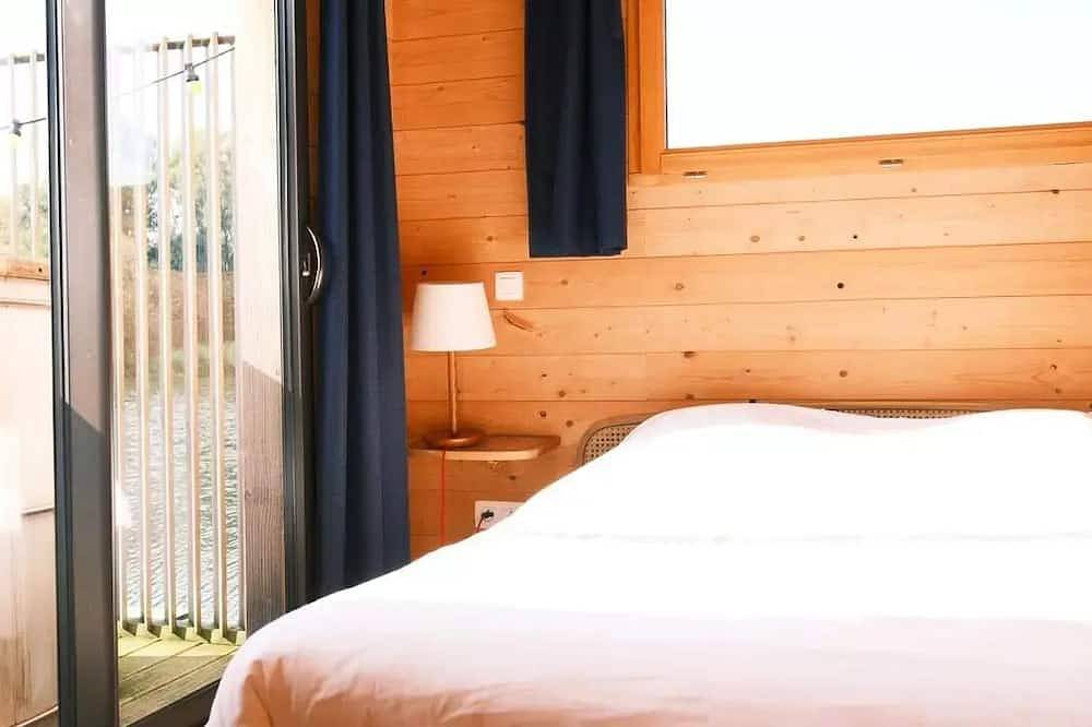Cabane sur l'eau avec bain nordique privatif 2 Ã  4 personnes - 2 pers. inclus dans le tarif in Beauchamps, Région d'Abbeville