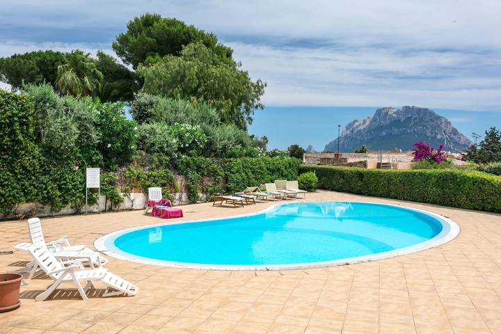 Holiday Home “Villetta Bianca” with Terraces & Shared Pool in Porto San Paolo, Loiri Porto San Paolo