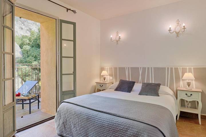 Hôtel pour 2 personnes, avec vue ainsi que piscine et jardin dans Office De Tourisme De Bormes Les Mimosas - Le Port - 4