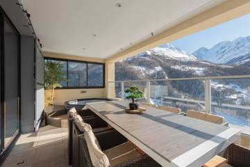 Gîte pour 15 personnes, avec jardin et jacuzzi, animaux acceptés à Sers