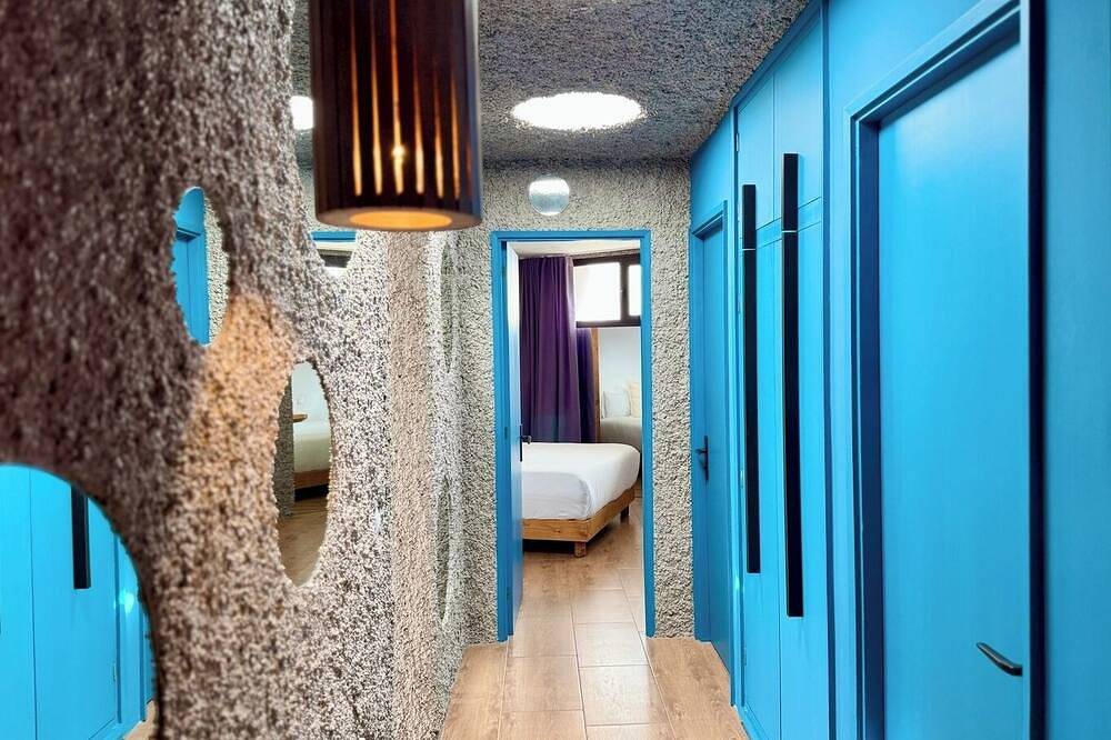 Canaryislandshost l Origen in Famara Beach, Teguise