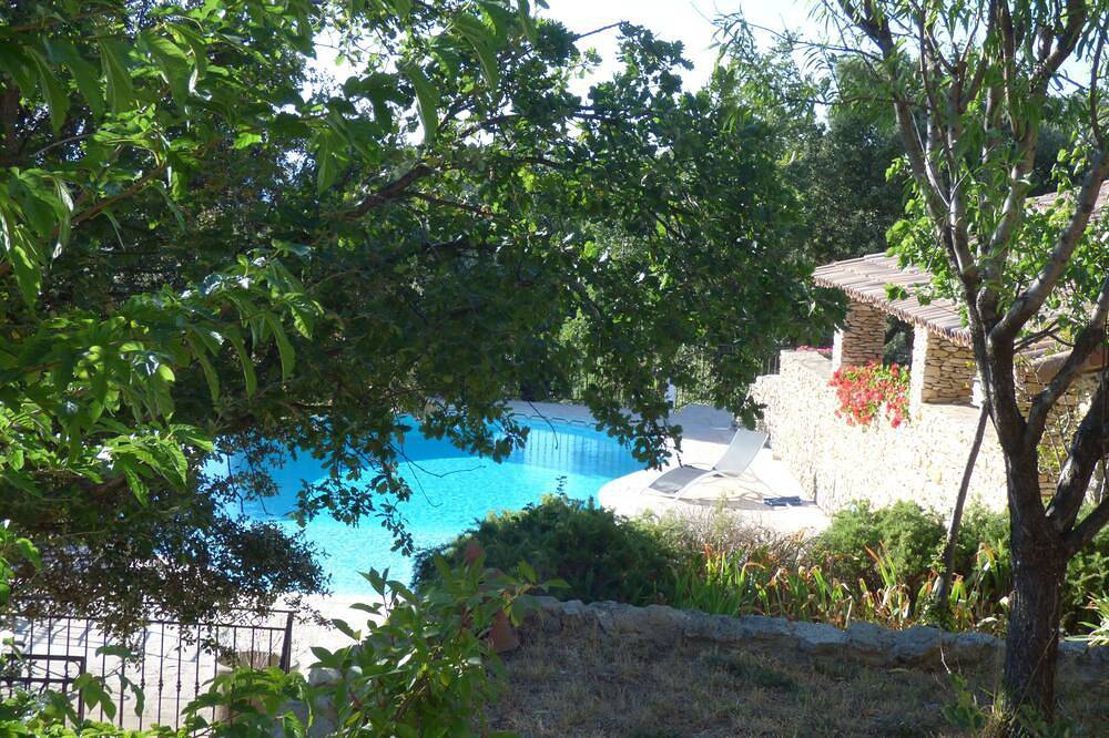 Villa de charme avec vue imprenable, piscine privative, terrain de jeux in Venasque, Parc naturel régional du Mont-Ventoux