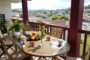 Gîte pour 9 personnes, avec terrasse dans Plage de Socoa