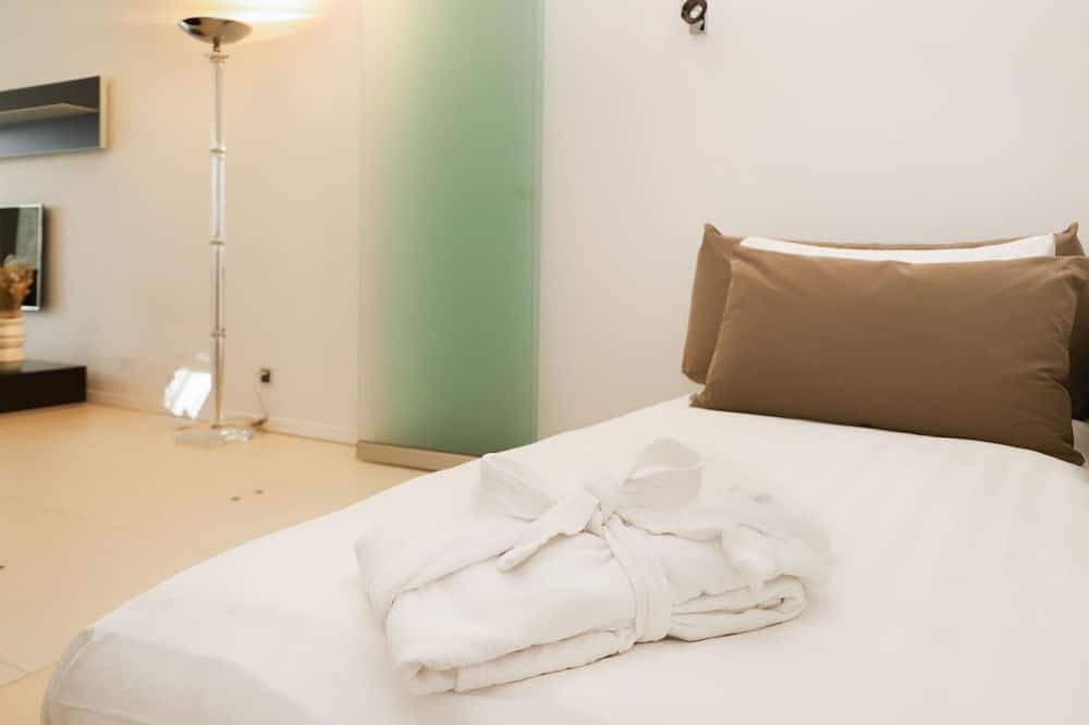 Ganze Wohnung, Herrliche Wohnung für 3 Gäste mit Klimaanlage, Pool,  W-Lan, Tv, Terrasse und Panoramablick in Montreux, Genfer See