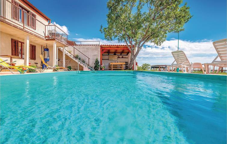 Reizende Ferienwohnung mit Meerblick, Pool und Terrasse, 1 km von der Küste entfernt in Jablanac, Naturpark Velebit