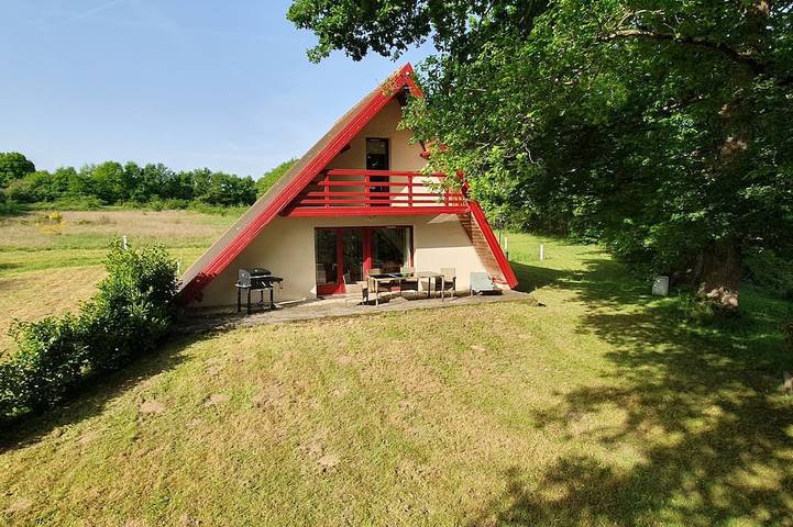 Gîte pour 6 personnes, avec jardin ainsi que piscine et balcon, animaux acceptés à Chaillac