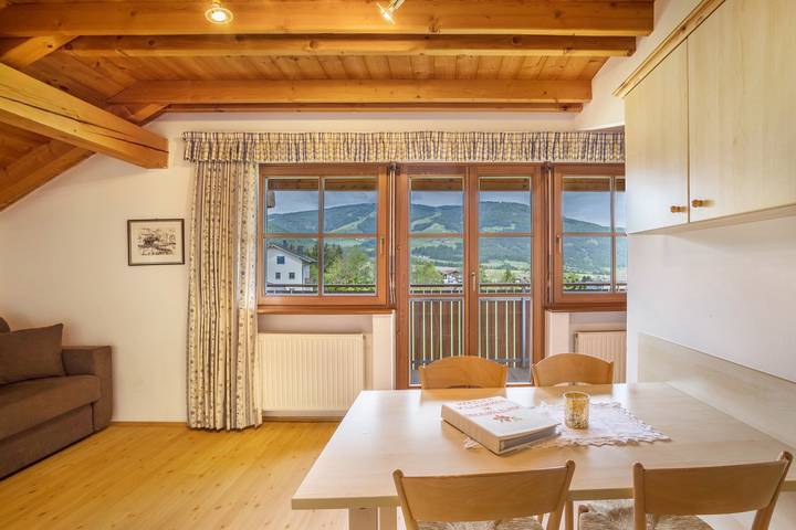 Appartamento intero, Appartamento '4' con vista sulle montagne, giardino in comune e Wi-Fi in Valdaora di Mezzo, Valdaora