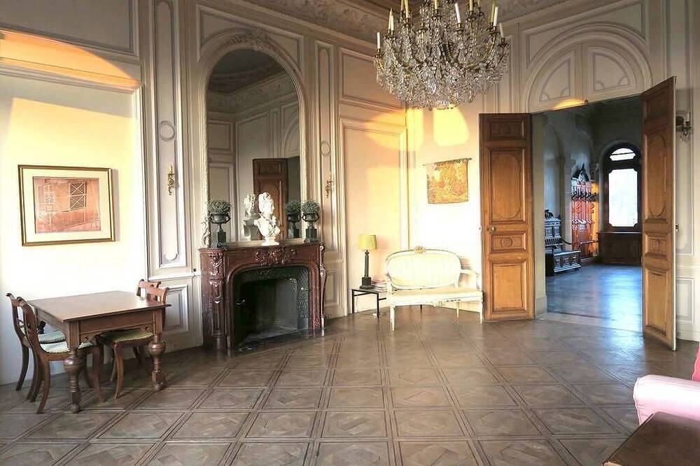 Stunning Chateau apartment near Paris, Eurodisney-Disneyland, Champagne region in Ocquerre, Seine-et-Marne