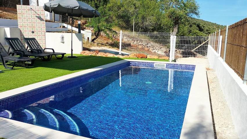 Location de vacances pour 5 personnes, avec piscine ainsi que jardin et vue, animaux acceptés dans Salir - 2