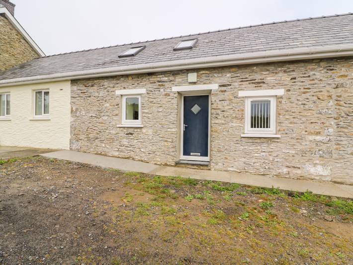 Cottage for 5 people, with garden, with pets in Carmarthenshire