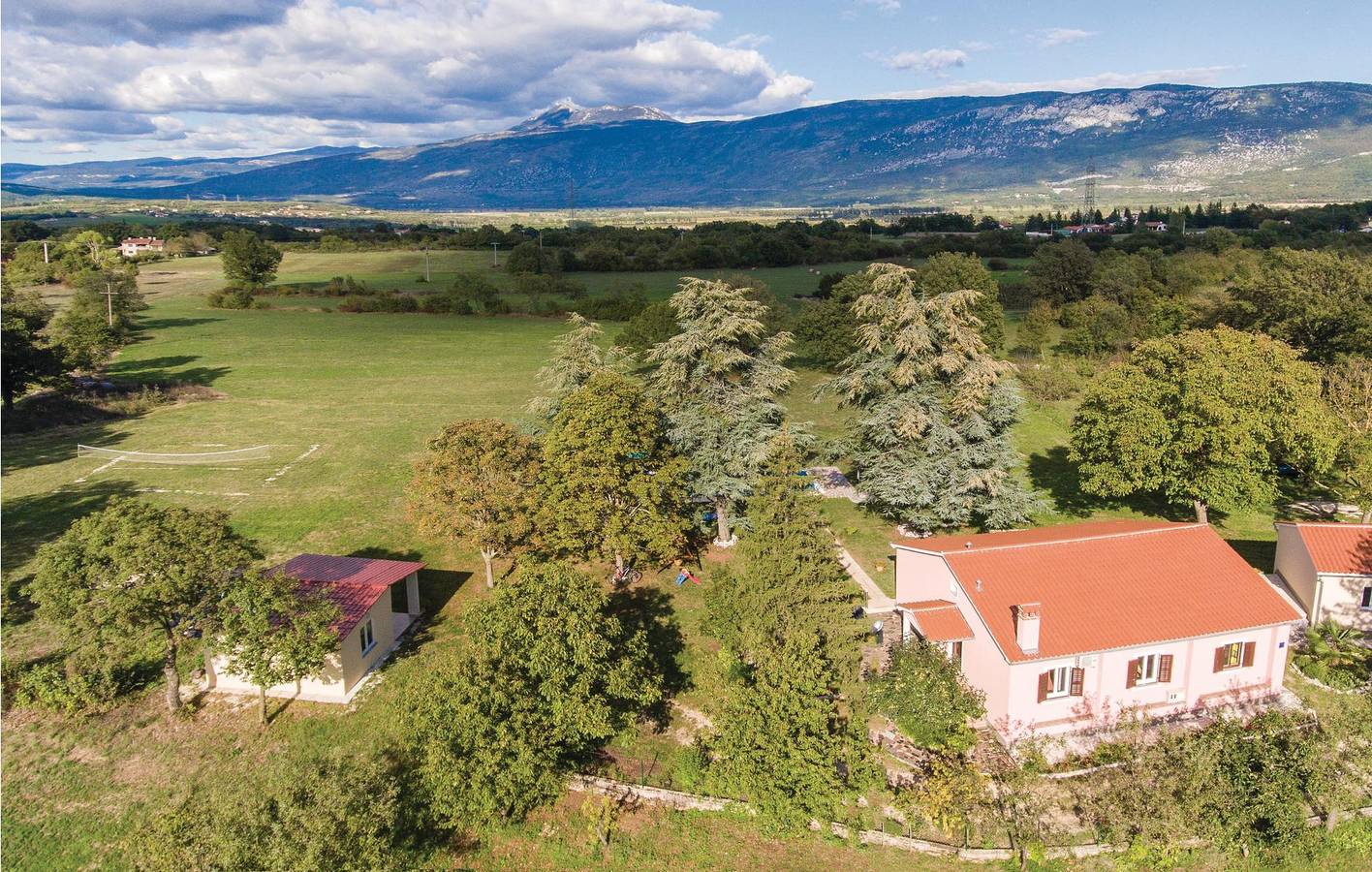 Reizendes Apartment mit einem Schlafzimmer und Pool in der Nähe des Stadtzentrums von Kršan in Kršan, Ostküste Istrien