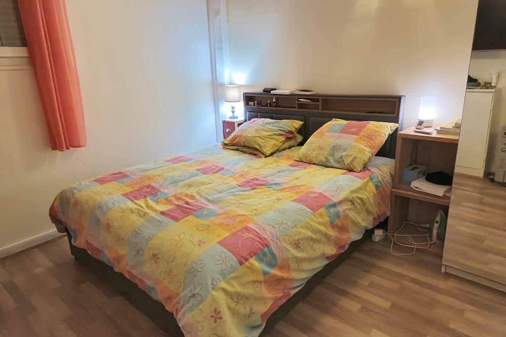 Entire apartment, Lovely, well-located apartment close to the metro and all amenities in Montrouge, Hauts-de-Seine