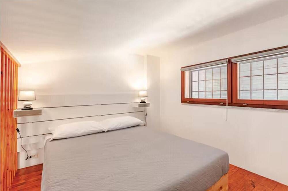 Cozy Apartment in Rome Infernetto, a few minutes from the sea and Eur. in Infernetto, Rome