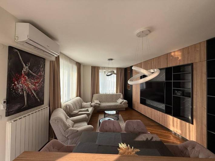 Ferienwohnung für 5 Personen, mit Ausblick und Garten sowie Seeblick, kinderfreundlich in Belgrad