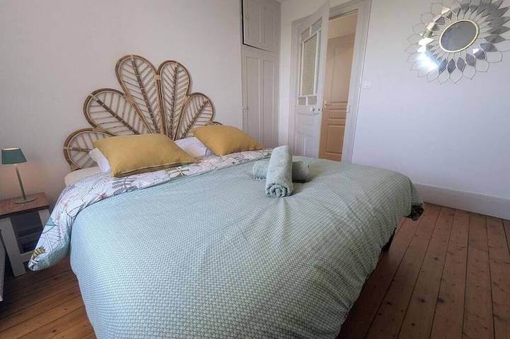 At Paulette's Wedding: Charming House on the City Walls—View and Garden—Sleeps 5 in Langres, Haute-Marne