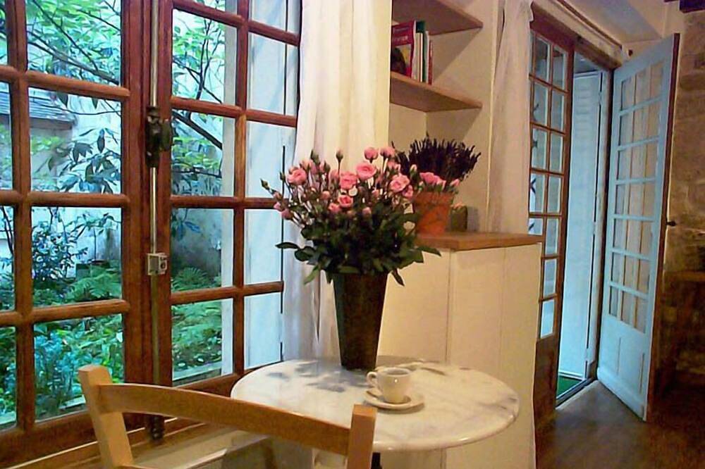 Appartement entier, Marais - Appartement de jardin romantique unique au cœur de Paris in 3e arrondissement, Paris