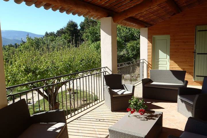 Gîte pour 6 personnes, avec jardin et piscine à Propiac