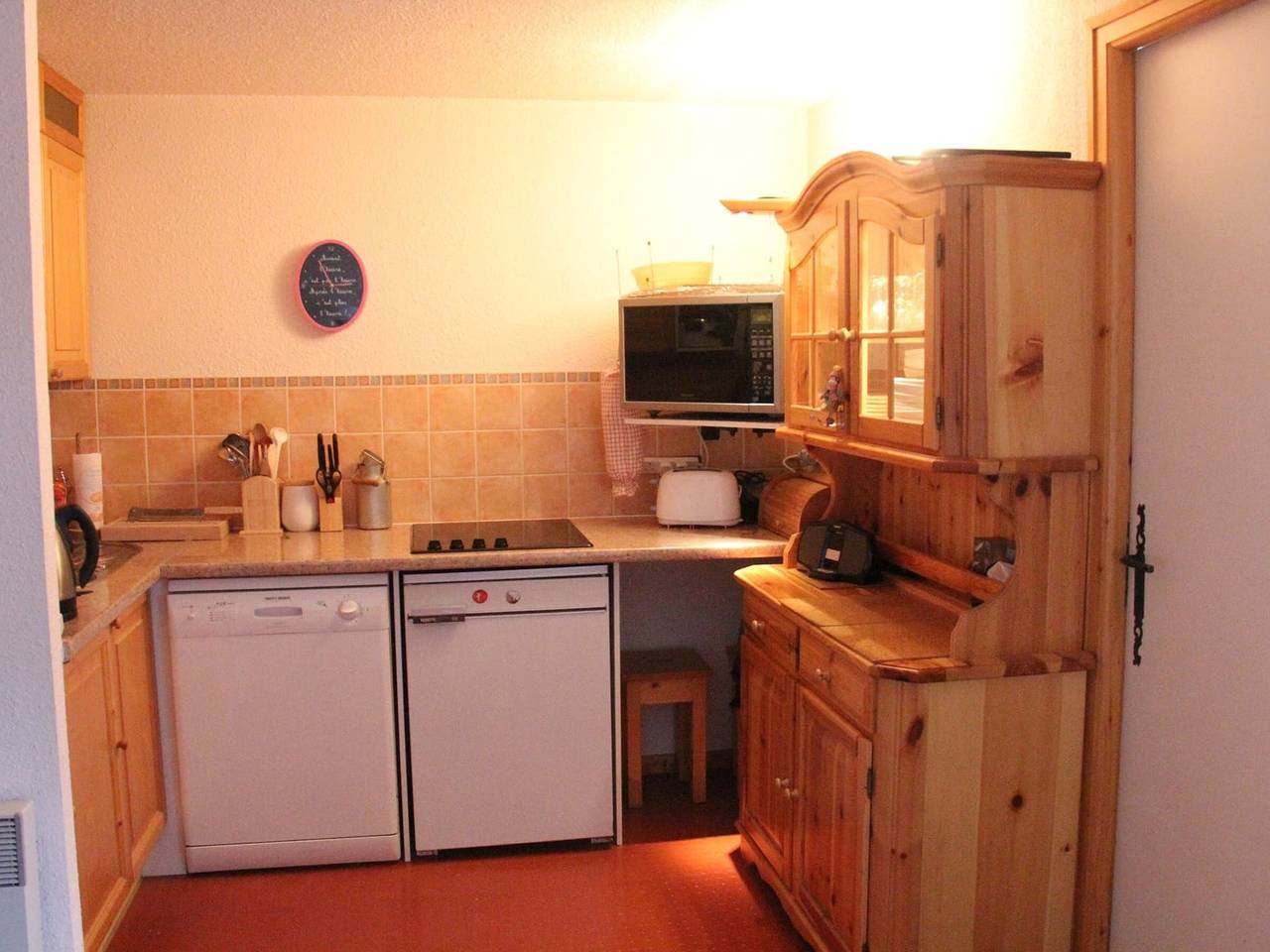 Entire apartment, Cozy 3-Room Apartment for 6 with Mountain Views, Near Ski Lifts in Petit-Châtel in Châtel, Les Portes du Soleil