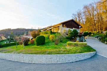 Chambre d’hôte pour 3 personnes, avec jardin et piscine ainsi que vue et terrasse à Le Grand-Lemps