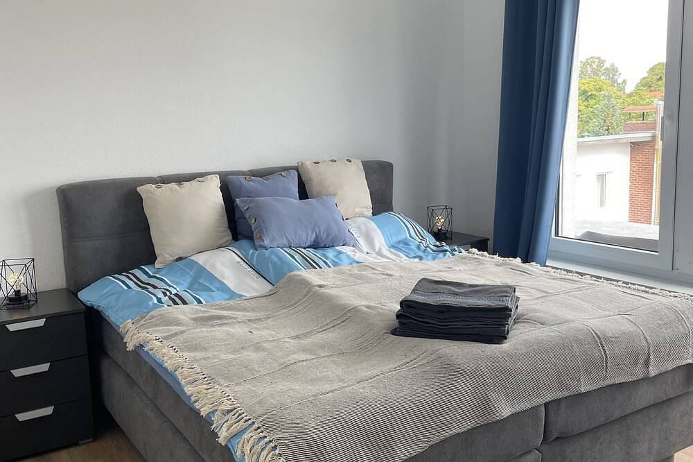 Ganze Wohnung, Große Moderne Penthouse Wohnung Mit Dachterrasse in Uetersen, Kreis Pinneberg