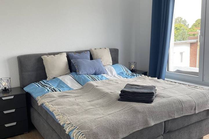 Ganze Wohnung, Große Moderne Penthouse Wohnung Mit Dachterrasse in Uetersen, Kreis Pinneberg