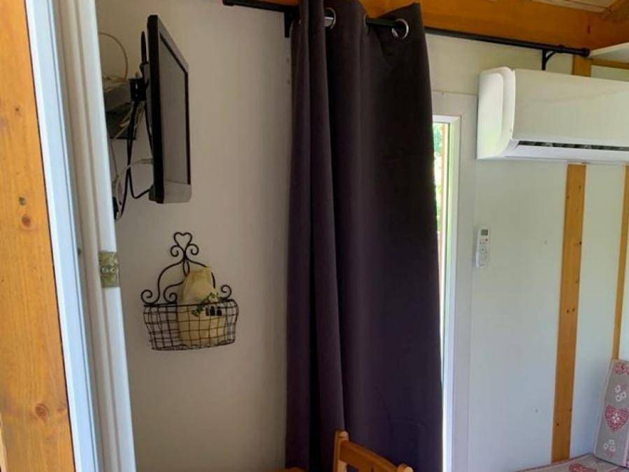Family's Camping Le Savoy - Chalet 2 personnes - Eco 1 chambre in Challes-les-Eaux, Région de Chambéry