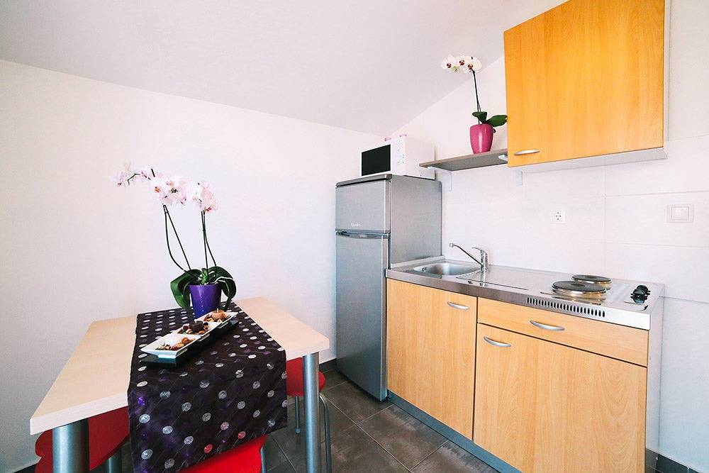Ganze Wohnung, Ferienwohnung in Duće mit Meerblick, Balkon, Klimaanlage, W-Lan (4167-8) in Dugi Rat, Omis-Riviera