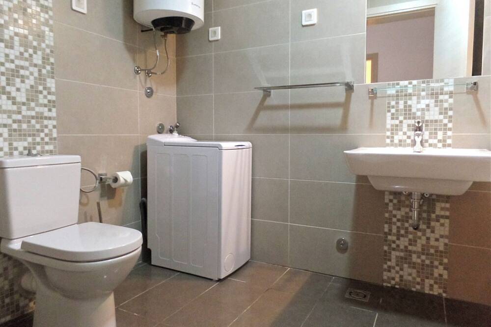 Ganze Wohnung, Brandneue Wohnung mit privatem Garten in Donji Morinj, Opština Kotor