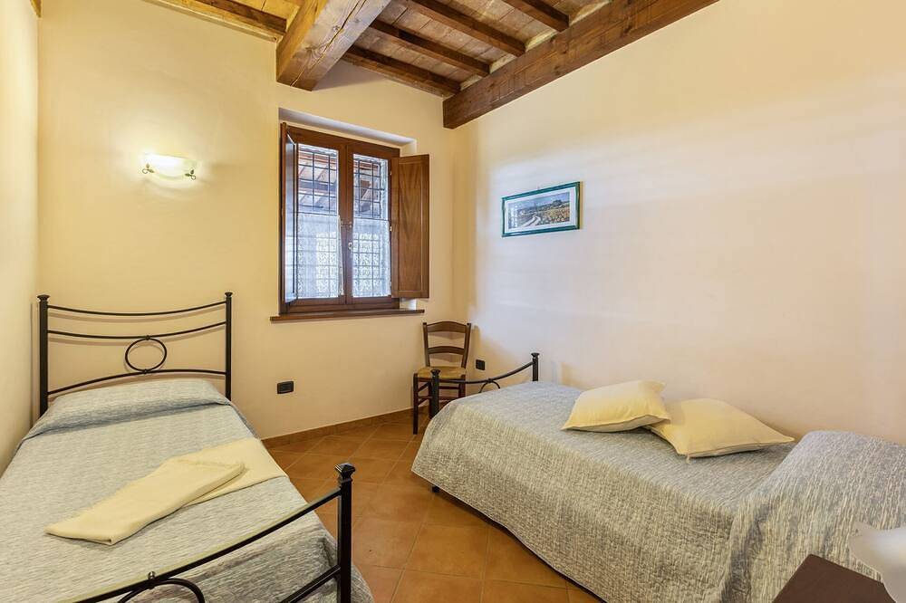 Spaziosa villa con piscina privata e vista panoramica sulle colline umbre, a soli 15 minuti da Todi in Collazzone, Perugia e dintorni