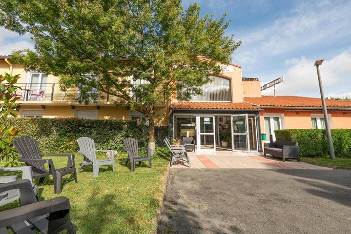 Hôtel pour 2 personnes, avec Terrasse et Vue à Saintes - 3