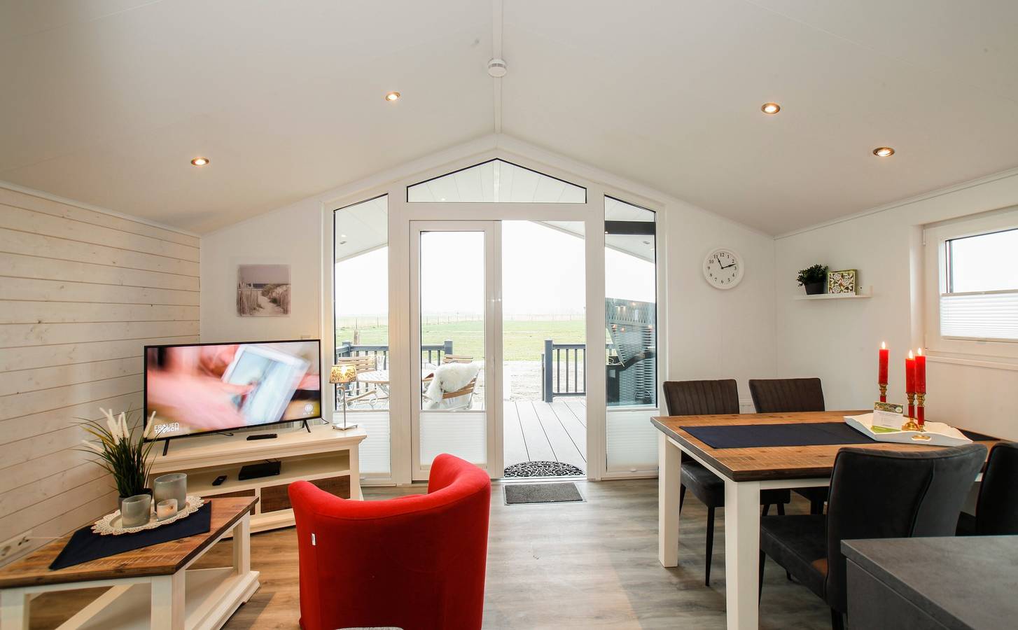Holiday Home “Bungalow at Ferienhof Janssen” with Private Terrace, Garden & Wi-Fi in Wangerland, Nordseeküste