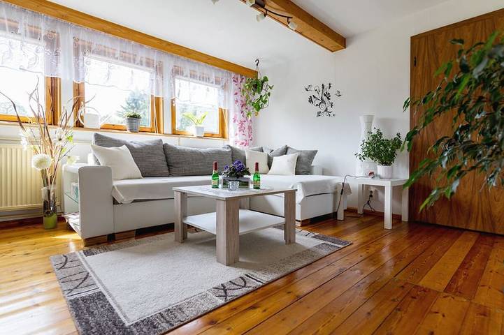Ferienwohnung für 2 Personen, mit Terrasse und Garten sowie Pool