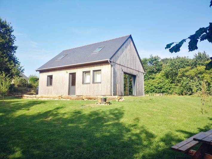 Gîte pour 4 personnes, avec jardin à Lanloup