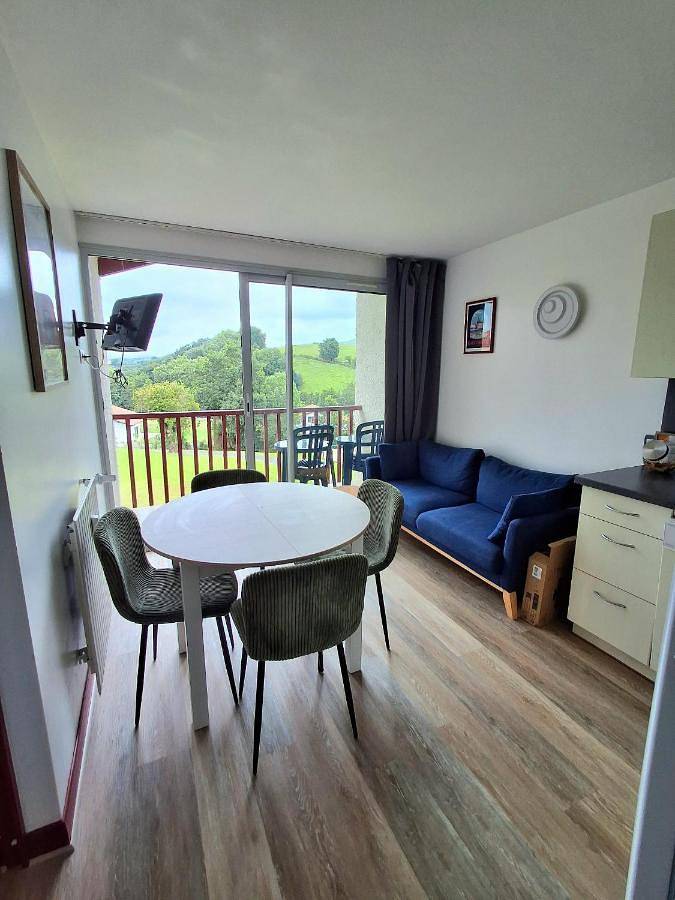 Appartement de vacances pour 4 personnes, avec Balcon et Terrasse ainsi que Jardin et Piscine