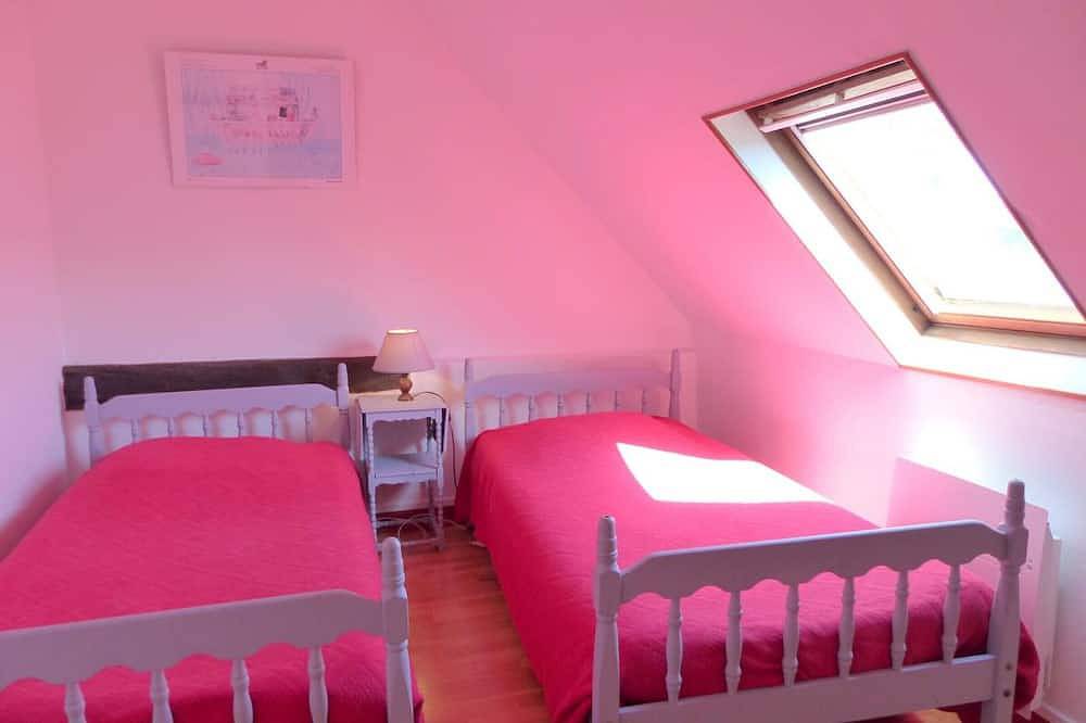 Maison authentique de Sologne avec piscine partagée, jardin et 3 chambres in Diou, Allier