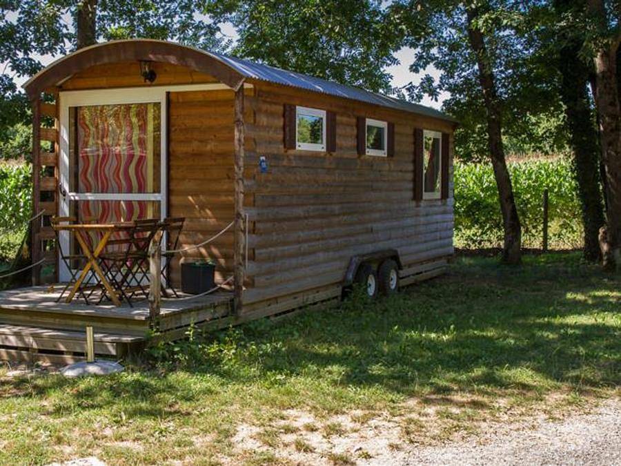 Flower Camping le Lac du Marandan - Accommodatie 4 personen - Roulotte Standard 20m² (1 slaapkamer) zonder sanitair in Saint-Romans (Isère), Parc naturel régional du Vercors