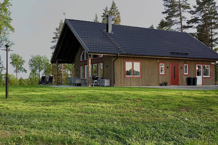 Neu erbautes modernes Haus direkt am See mit eigenem Steg und Boot in Näshult, Jönköpings län