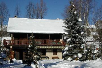 Gîte pour 10 personnes, avec jardin à Chabottes