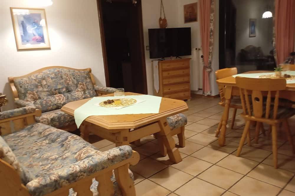 Ganze Wohnung, Gemütliche 130 qm große Ferienwohnung, ebenerdig, für Familien und Urlauber. in Drachselsried, Ostbayern