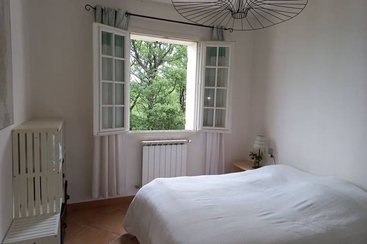 Péniche pour 6 personnes, avec Terrasse et Jardin en Provence-Alpes-Côte d'Azur - 2
