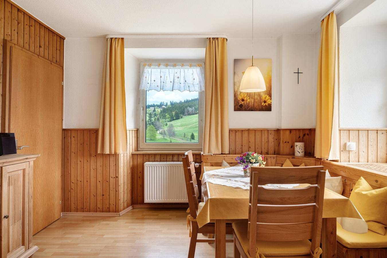 Entire apartment, Holiday Apartment 'Rutscherhof' with Mountain View, Private Terrace and Wi-Fi in Breitnau, Southern Black Forest