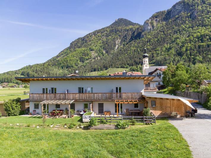 Ferienwohnung für 4 Personen, mit Balkon und Ausblick in Erl