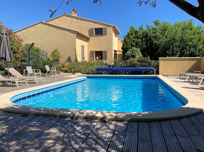 Gîte pour 12 personnes, avec jardin ainsi que balcon et piscine