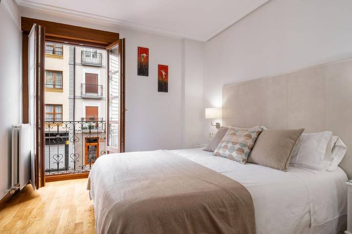 Apartamento para 7 personas, con Balcón además de Terraza y Vistas en Vitoria-Gasteiz